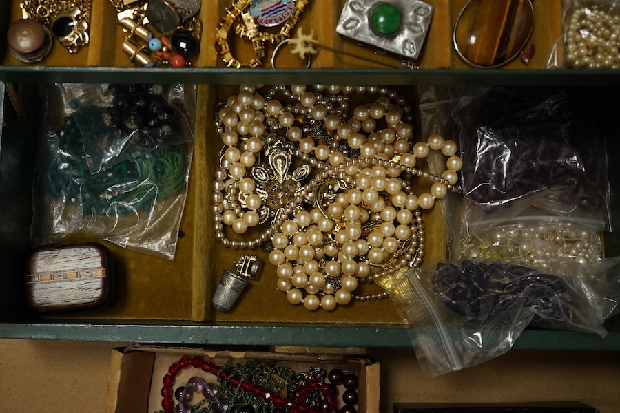 A quantity of assorted costume and and other jewellery including amethyst beads, malachite beads, tiger's eye quartz pendant, unmounted shell cameos, etc. Condition - poor to fair to good